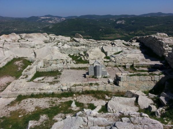 С. Горна крепост - Перперикон